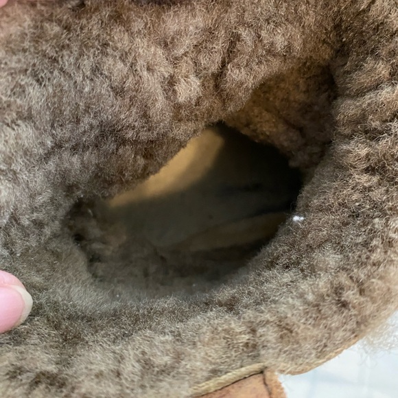 UGGS Women's Short Ankle Distressed Look Boots, Brown, 7-  7 1/2 - Picture 9 of 11